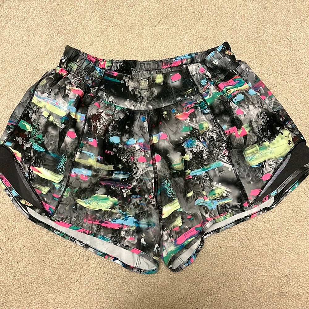 Lululemon hotty hot low rise short 4”